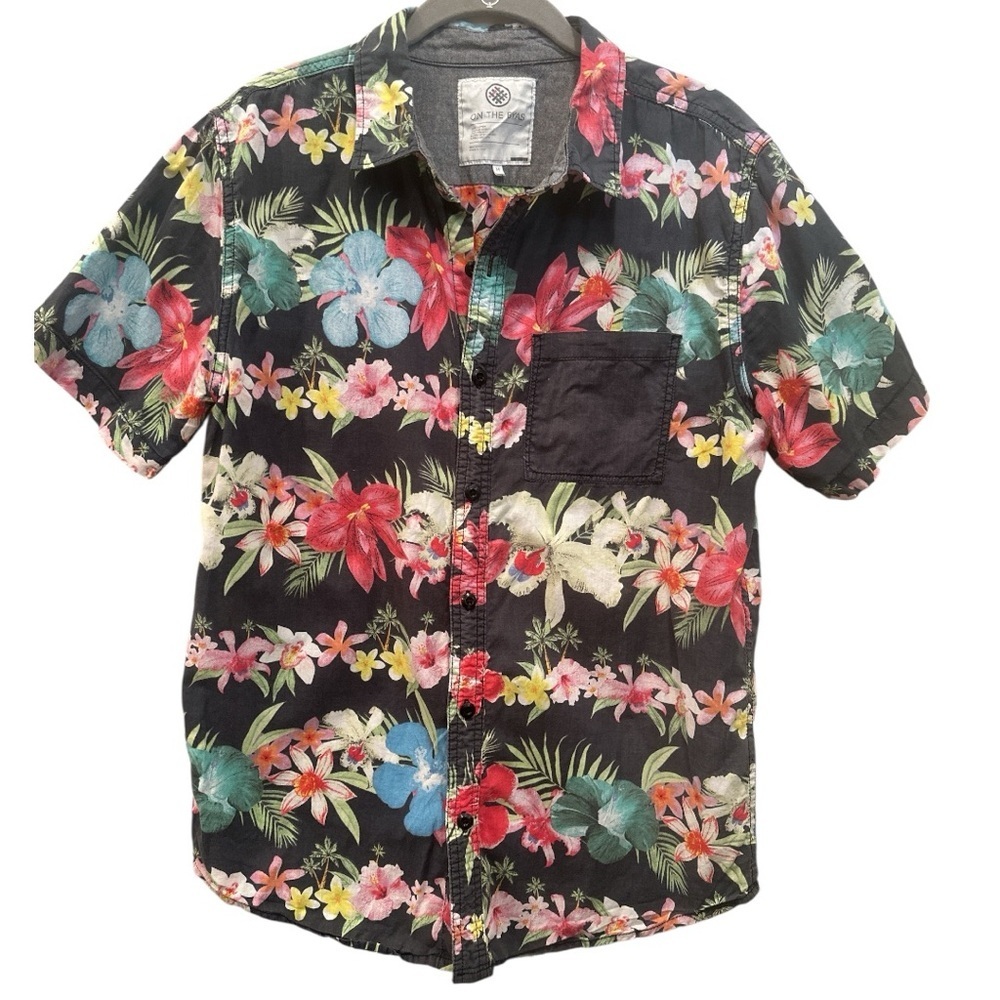 On the Byas Hawaiian Button Down Shirt Tropical Floral Beach Vacation Sz M